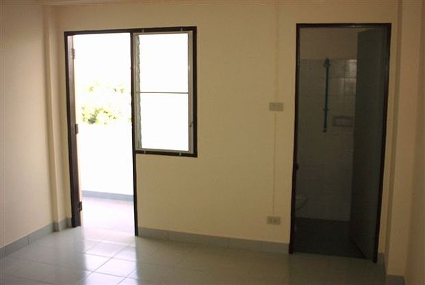 Condo · Huai Khwang, bangkok — photo 5