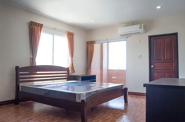 Condo · Mueang Chon Buri, chon_buri — photo 3