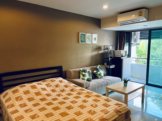 Condo · Huai Khwang, bangkok — photo 1