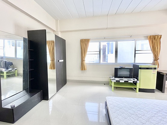 Condo — photo 2