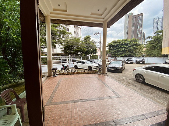 Condo · Thon Buri, bangkok — photo 2