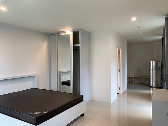 Condo · Huai Khwang, bangkok — photo 5