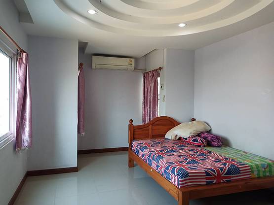 Condo — photo 2