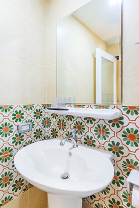 Le Hua Hotel
