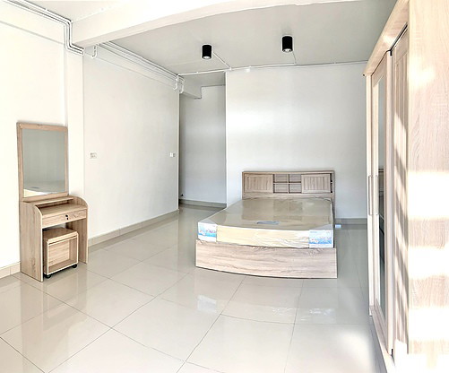 Condo · Huai Khwang, bangkok — photo 2