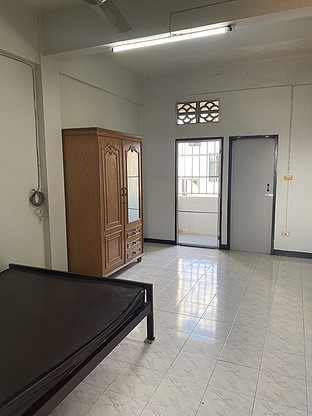 Condo · Wang Thonglang, bangkok — photo 4