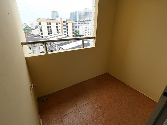 Condo · Huai Khwang, bangkok — photo 3