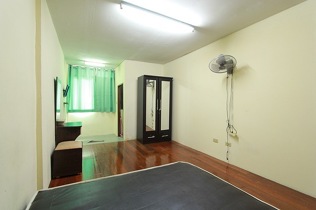 Condo · Wang Thonglang, bangkok — photo 2