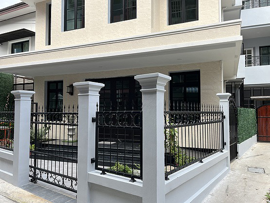 Condo · Pom Prap Sattru Phai, bangkok — photo 1