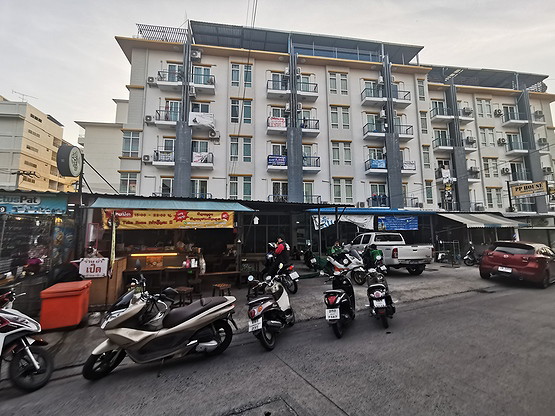 Condo · Mueang Chon Buri, chon_buri — photo 3