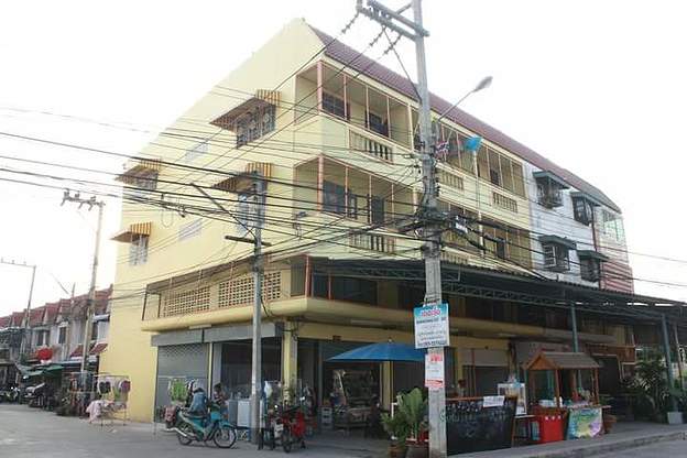 Condo — photo 1