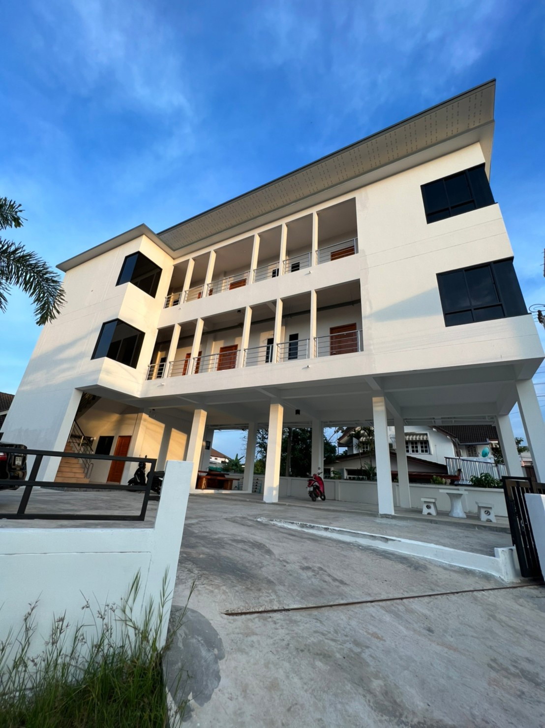 Condo — photo 1