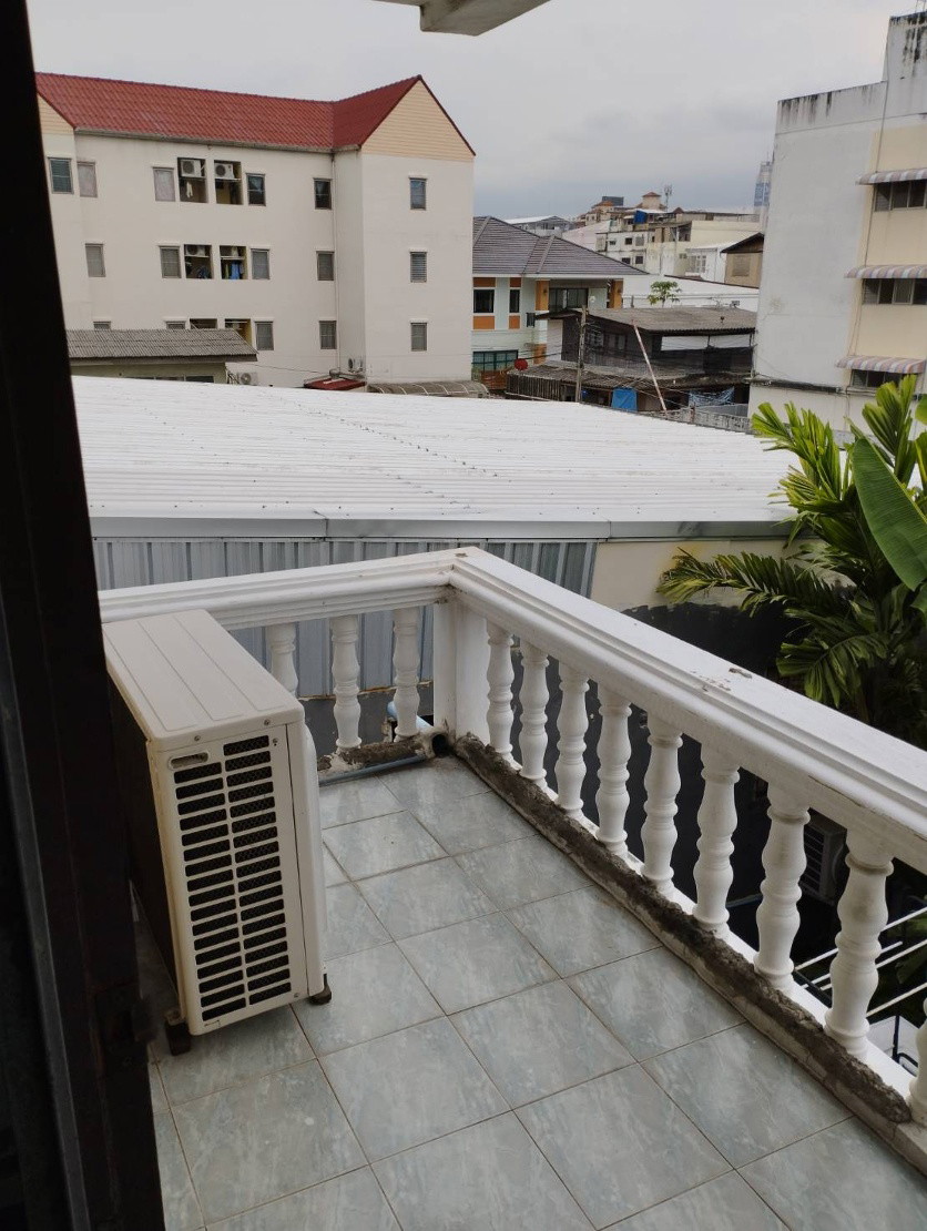 Condo · Huai Khwang, bangkok — photo 5