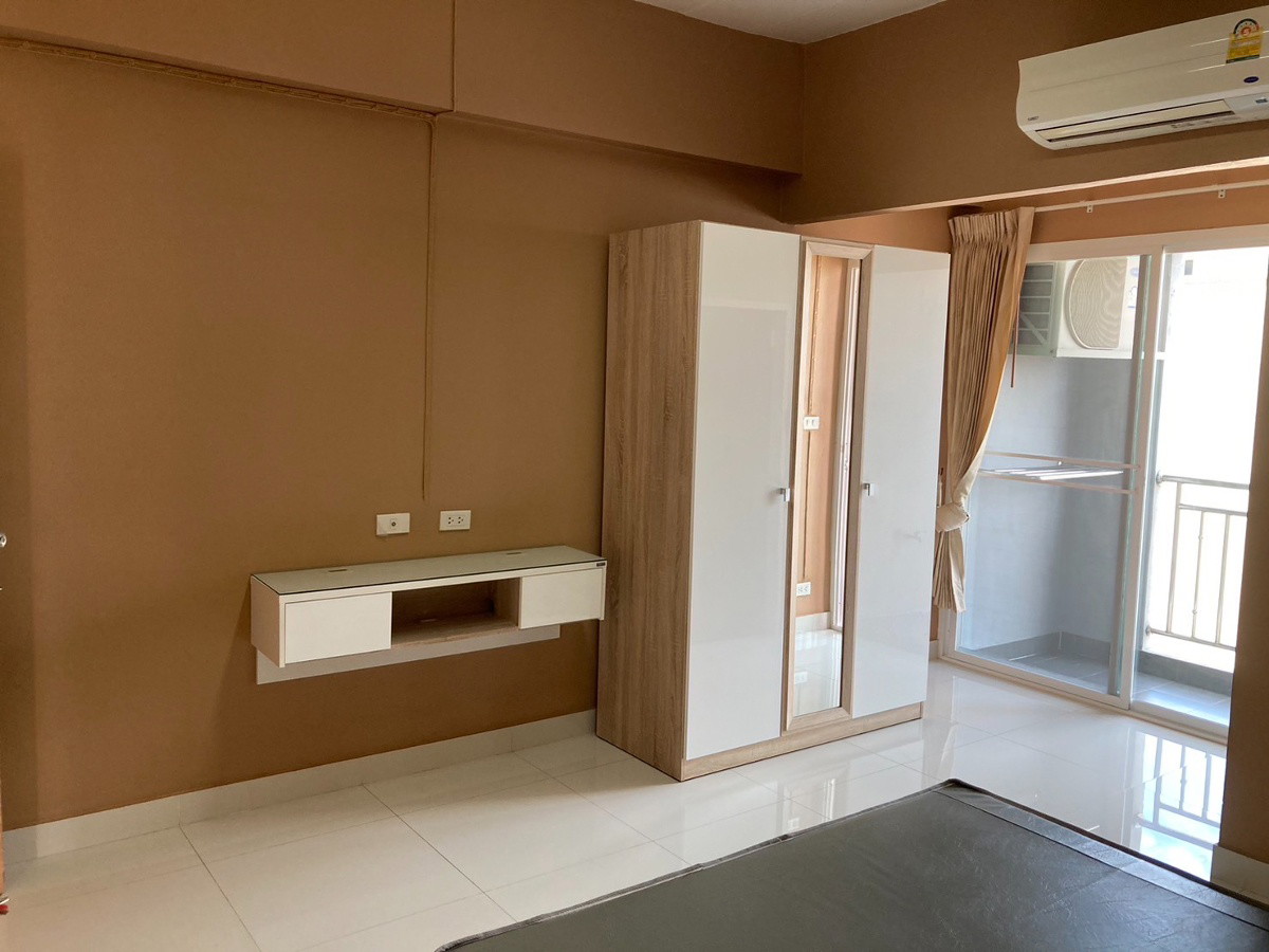 Condo · Huai Khwang, bangkok — photo 5