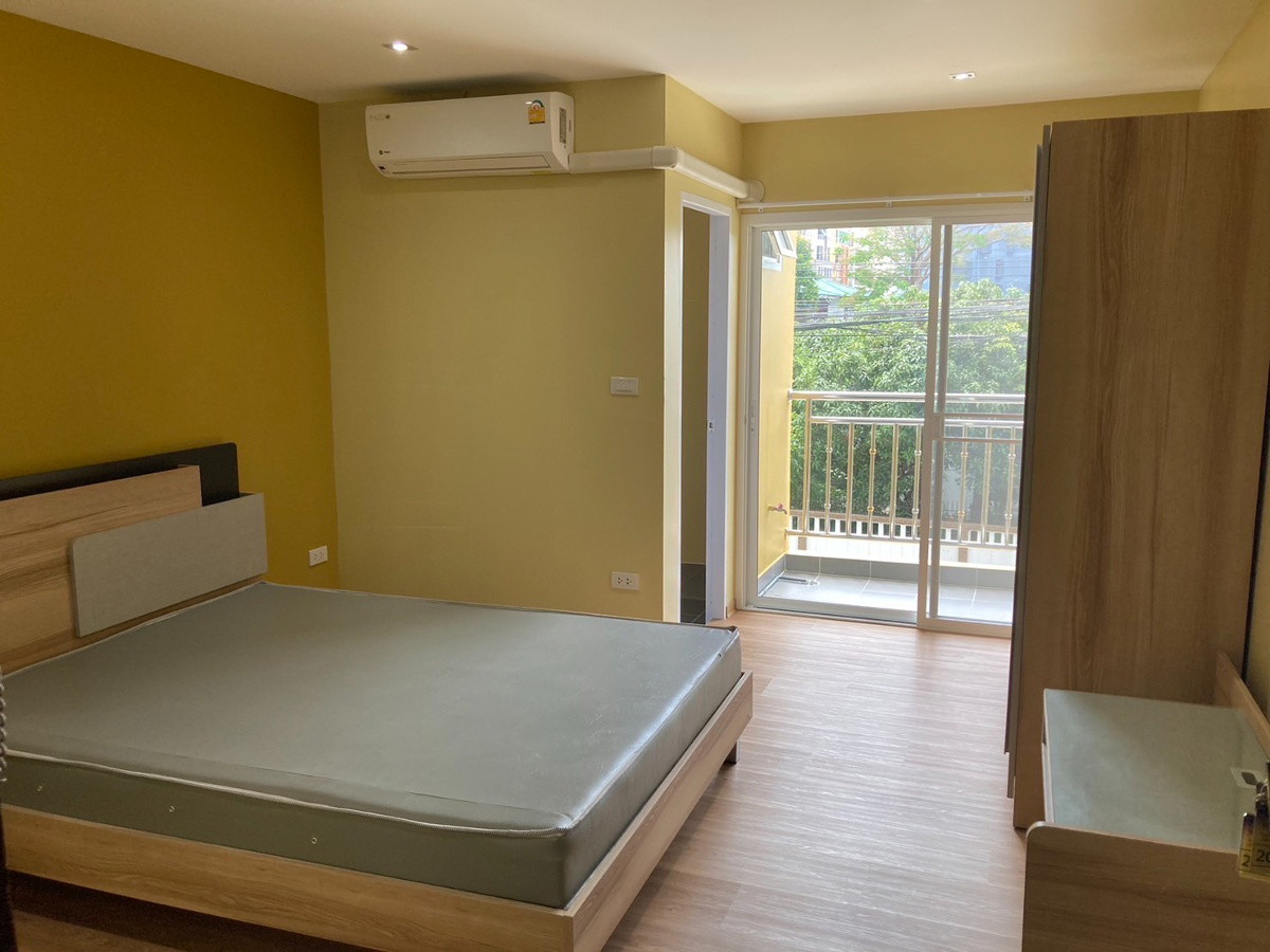 Condo · Huai Khwang, bangkok