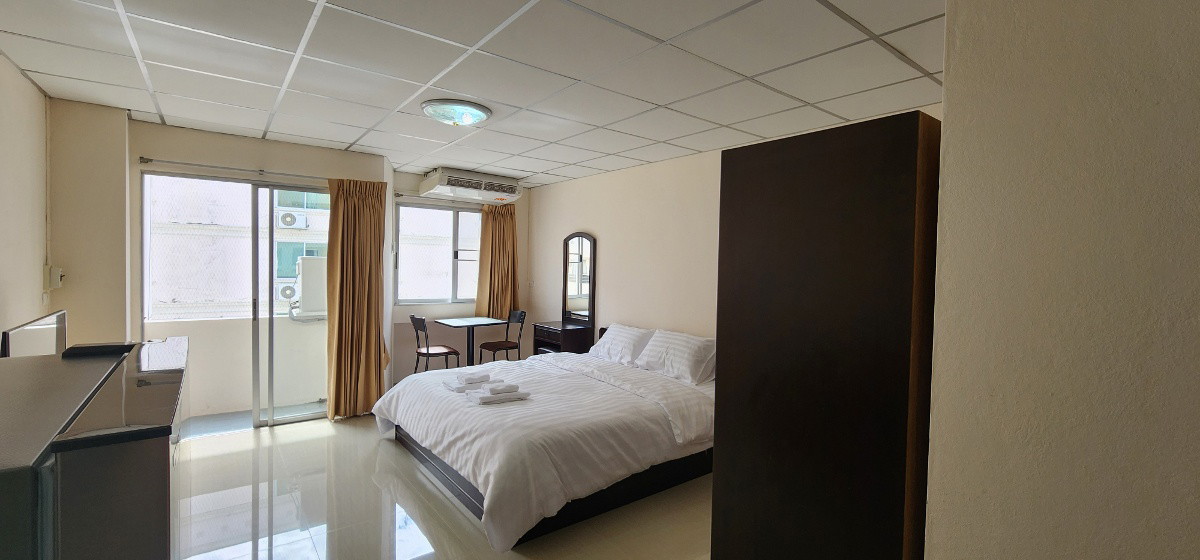 Condo · Huai Khwang, bangkok — photo 1