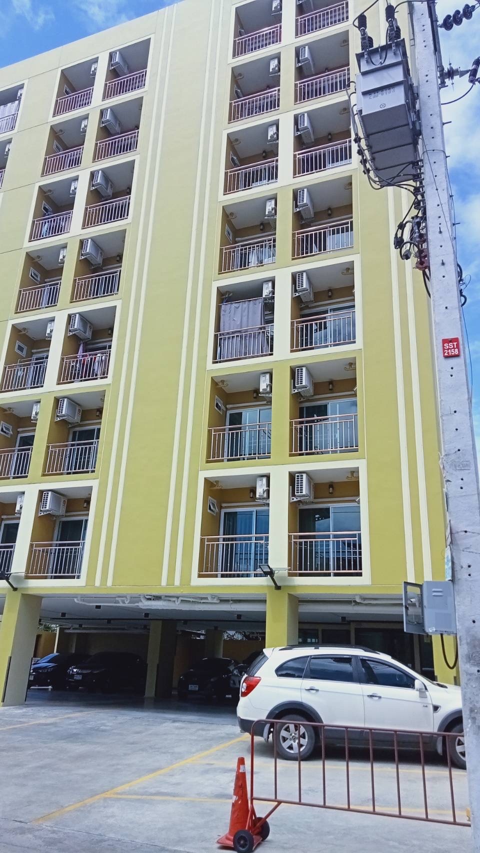 Condo · Huai Khwang, bangkok — photo 2