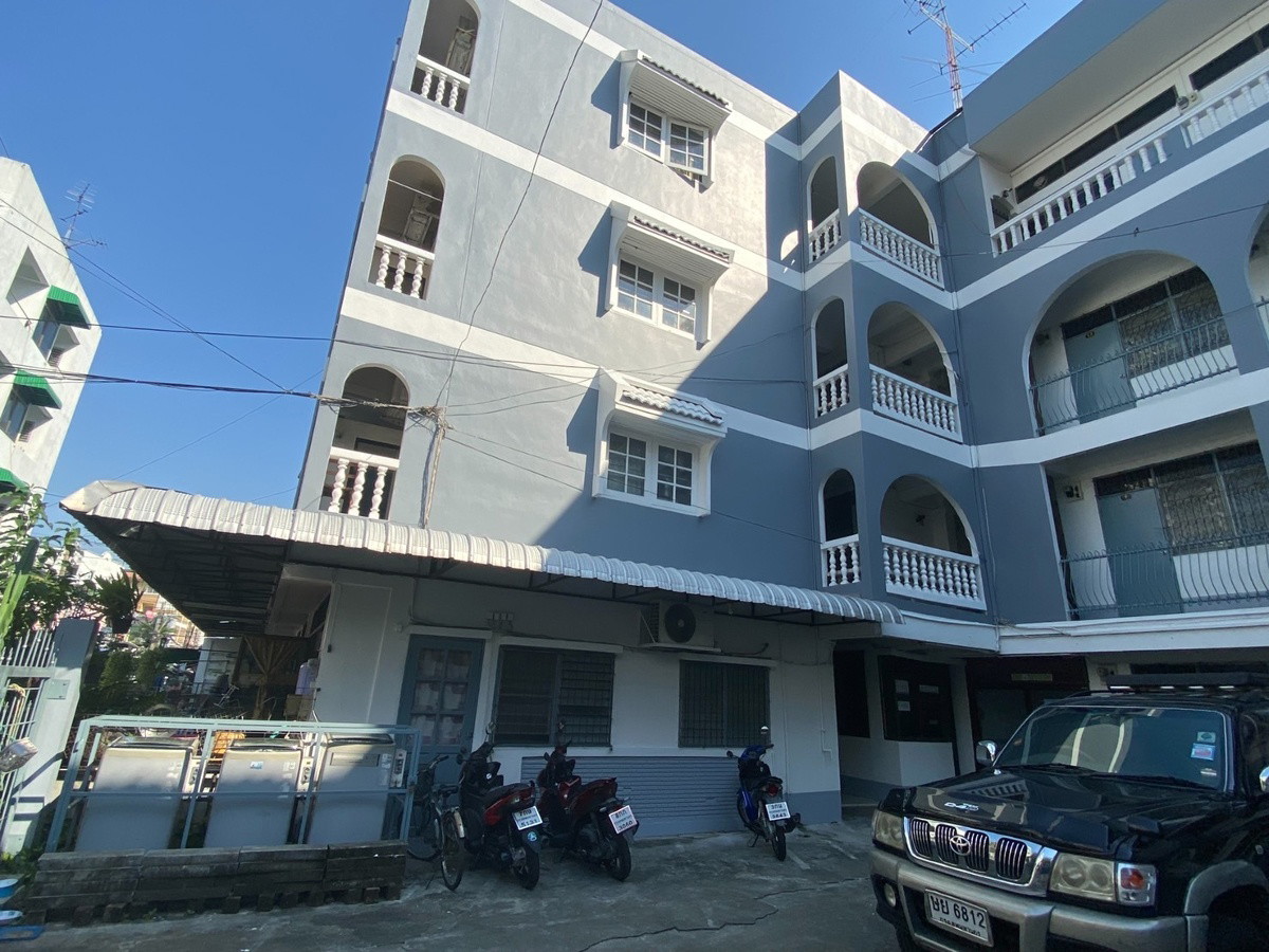 Condo · Huai Khwang, bangkok — photo 1