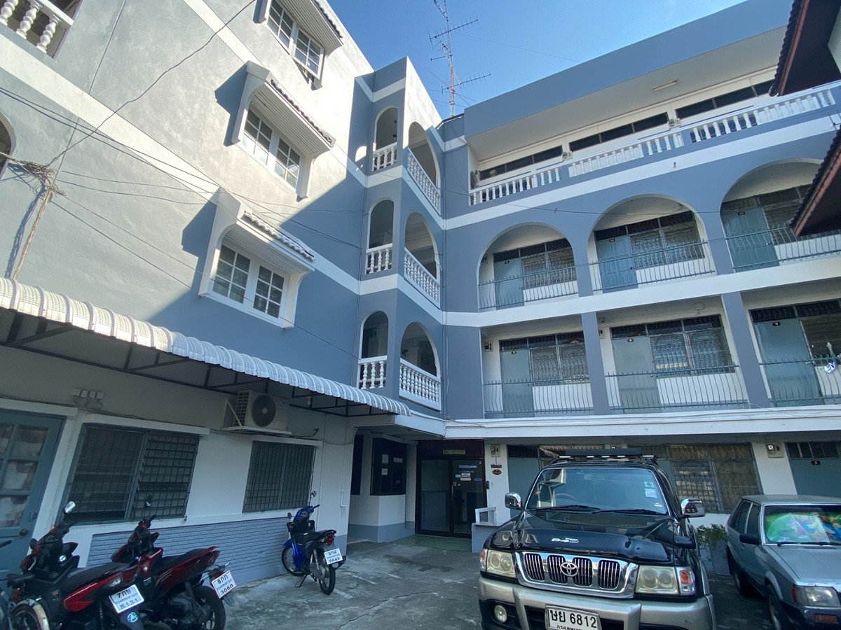 Condo · Huai Khwang, bangkok — photo 2