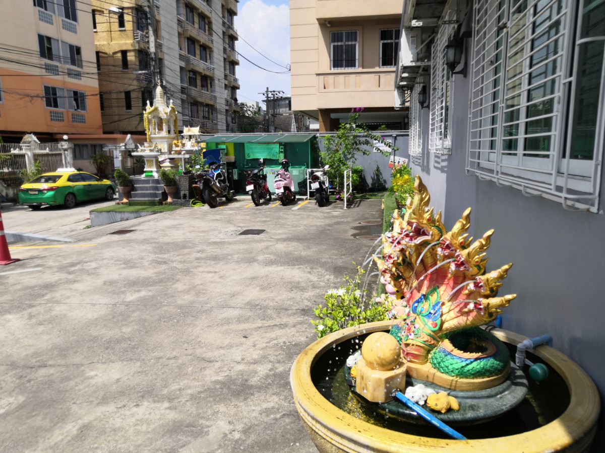 Condo · Wang Thonglang, bangkok — photo 2