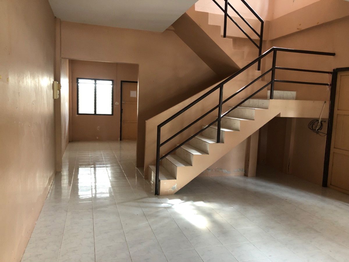 Condo — photo 1