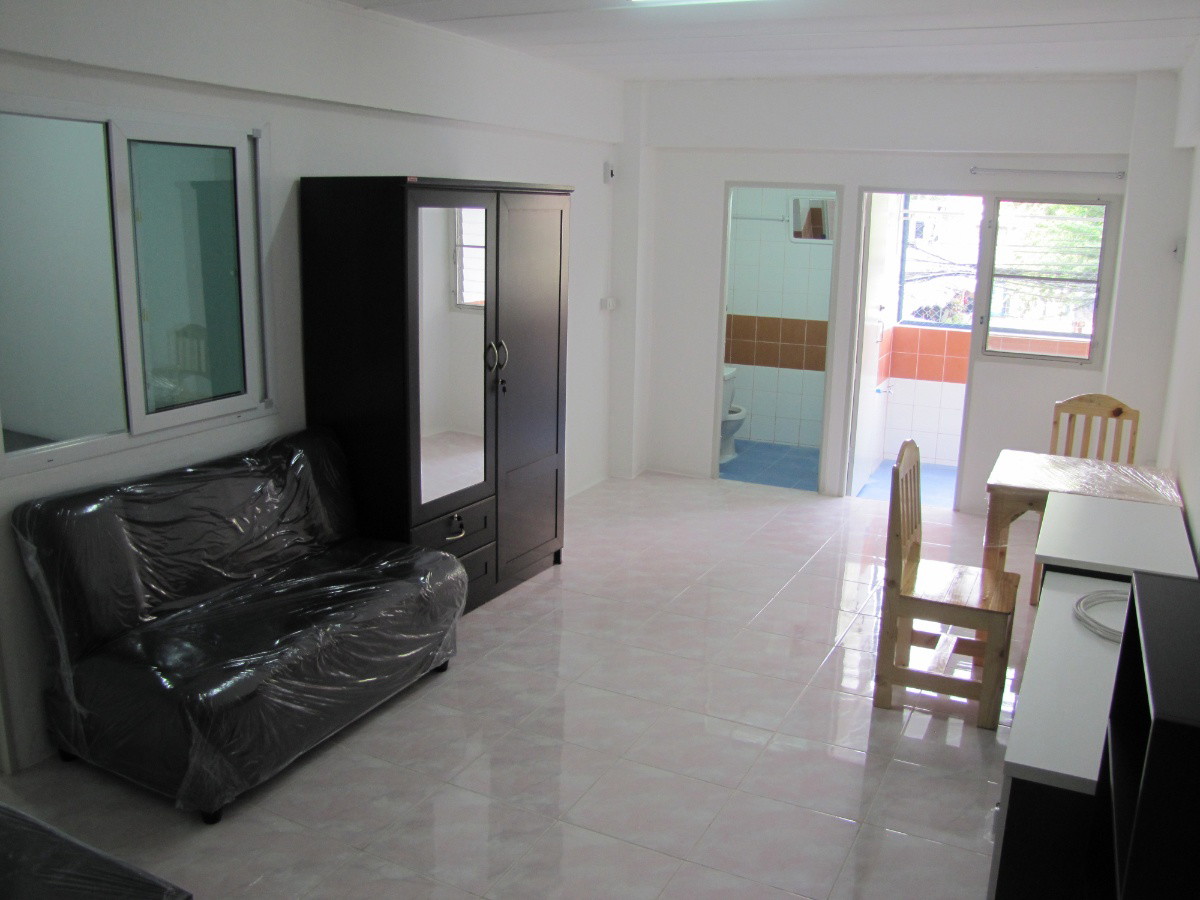 Condo · Wang Thonglang, bangkok — photo 5