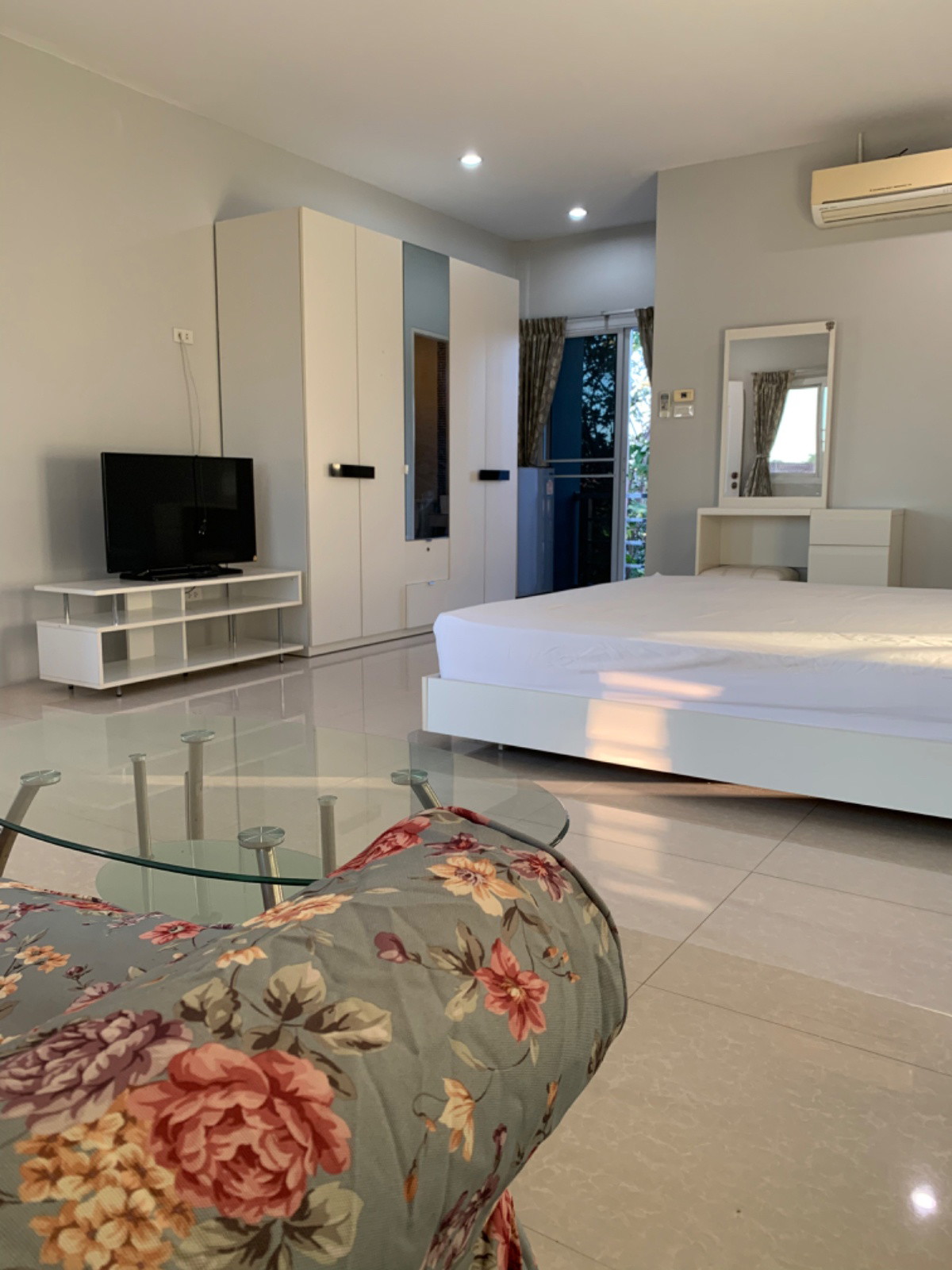 Condo — photo 1
