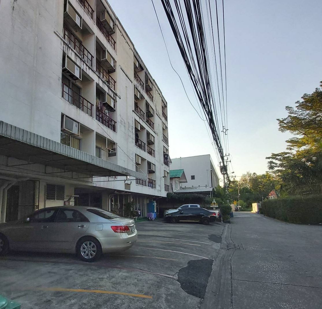 Condo · Wang Thonglang, bangkok — photo 4