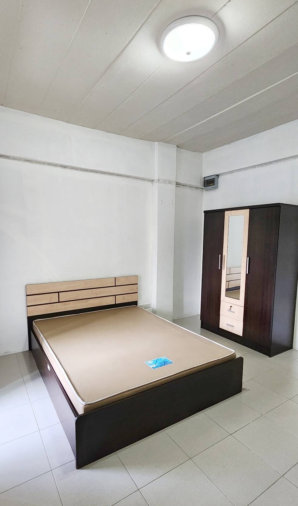 Condo · Wang Thonglang, bangkok — photo 1