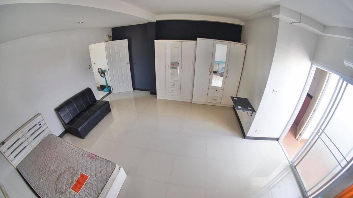 Condo — photo 1