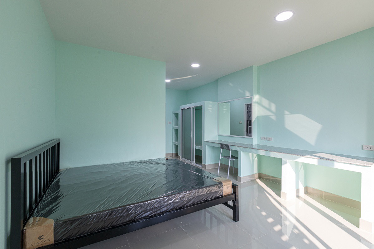 Condo · Thon Buri, bangkok — photo 2