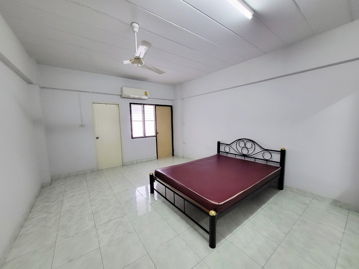 Condo — photo 2