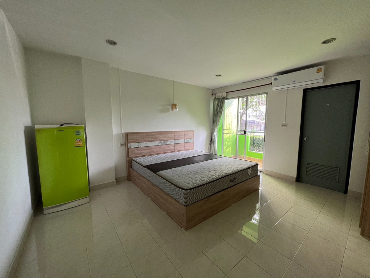 Condo · Mueang Chon Buri, chon_buri — photo 2