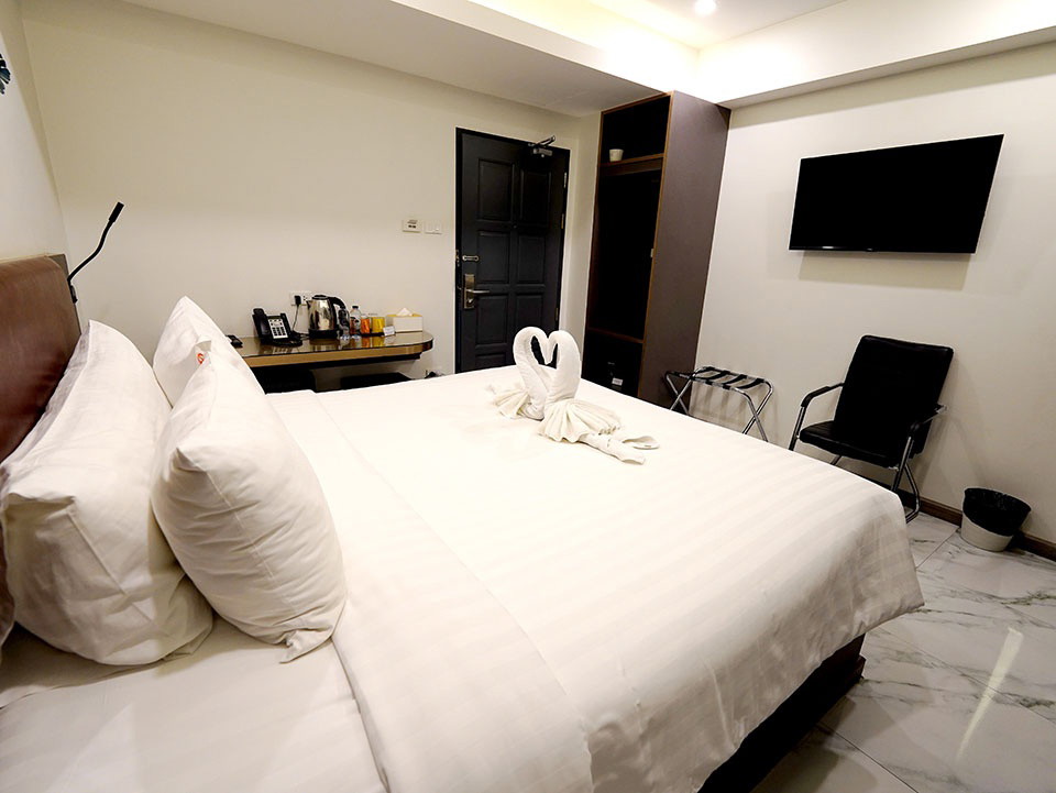 Condo · Khlong Toei, bangkok — photo 2
