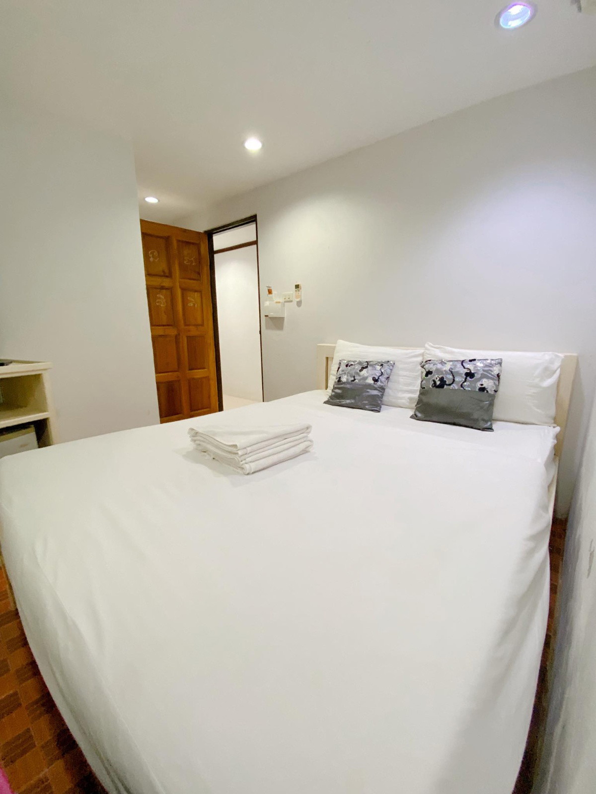 Condo — photo 1