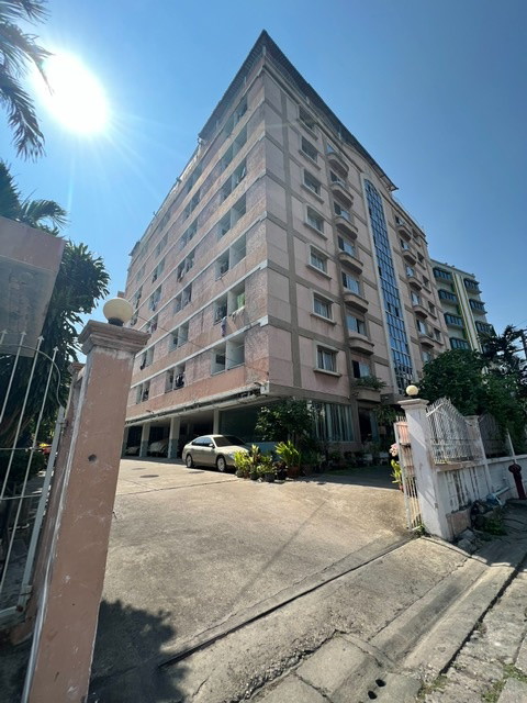 Condo · Bang Kapi, bangkok — photo 1