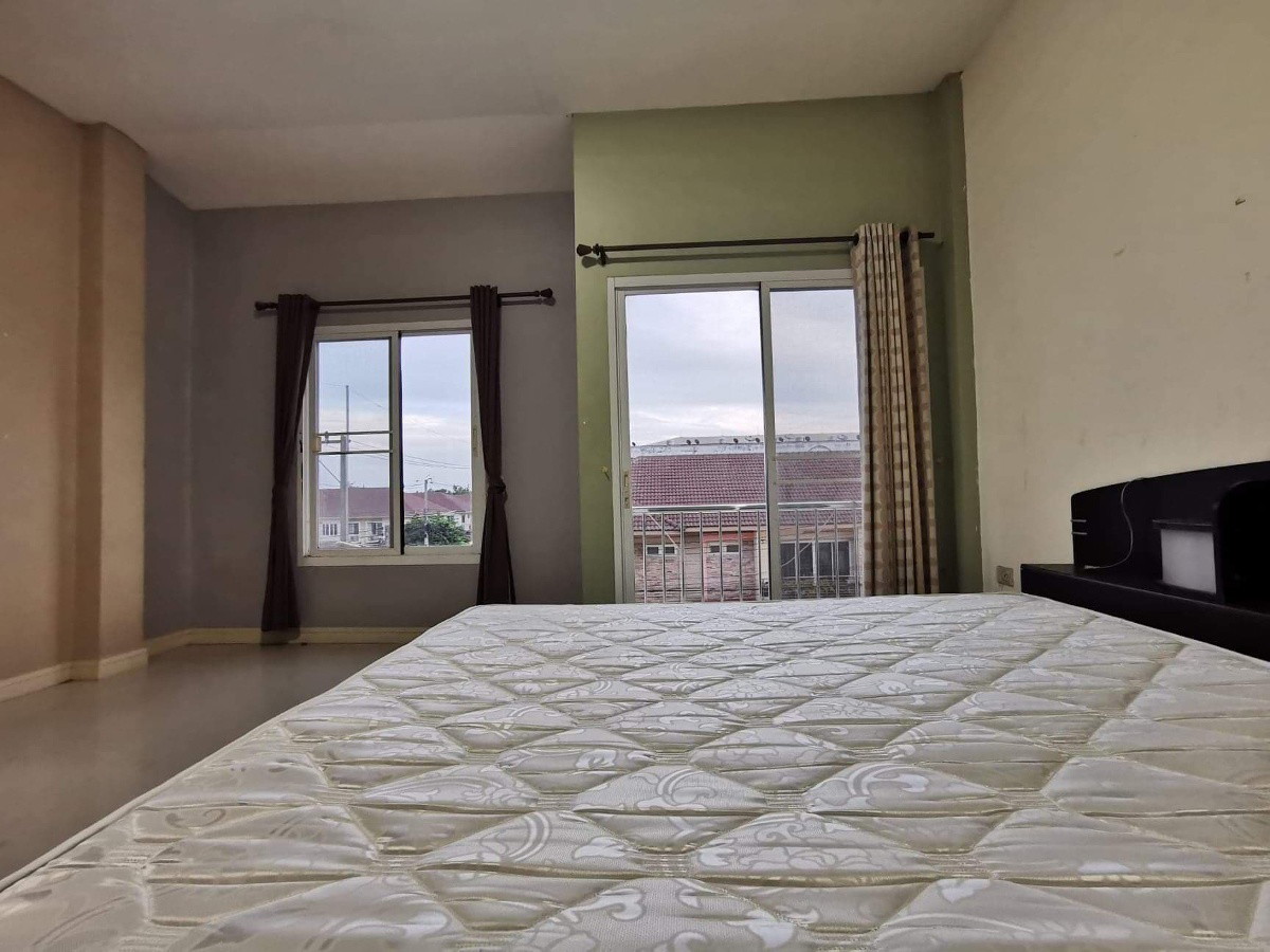 Condo — photo 1