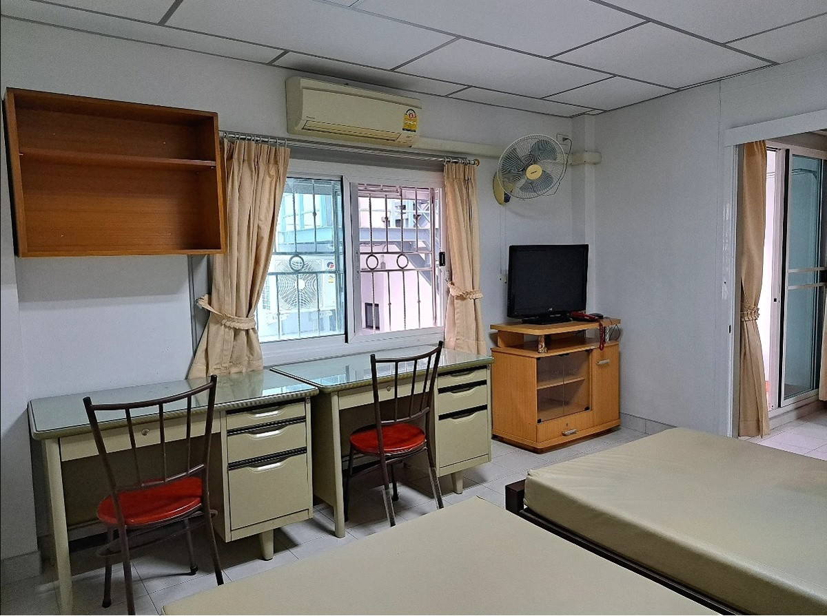 Condo · Bang Rak, bangkok — photo 2