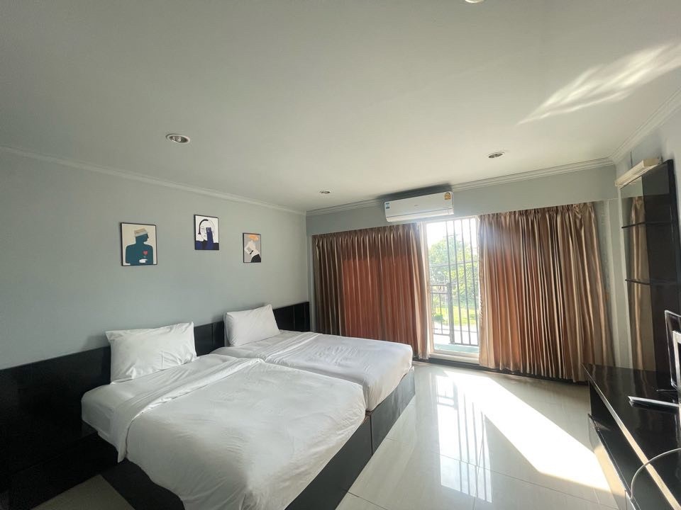 Condo — photo 2