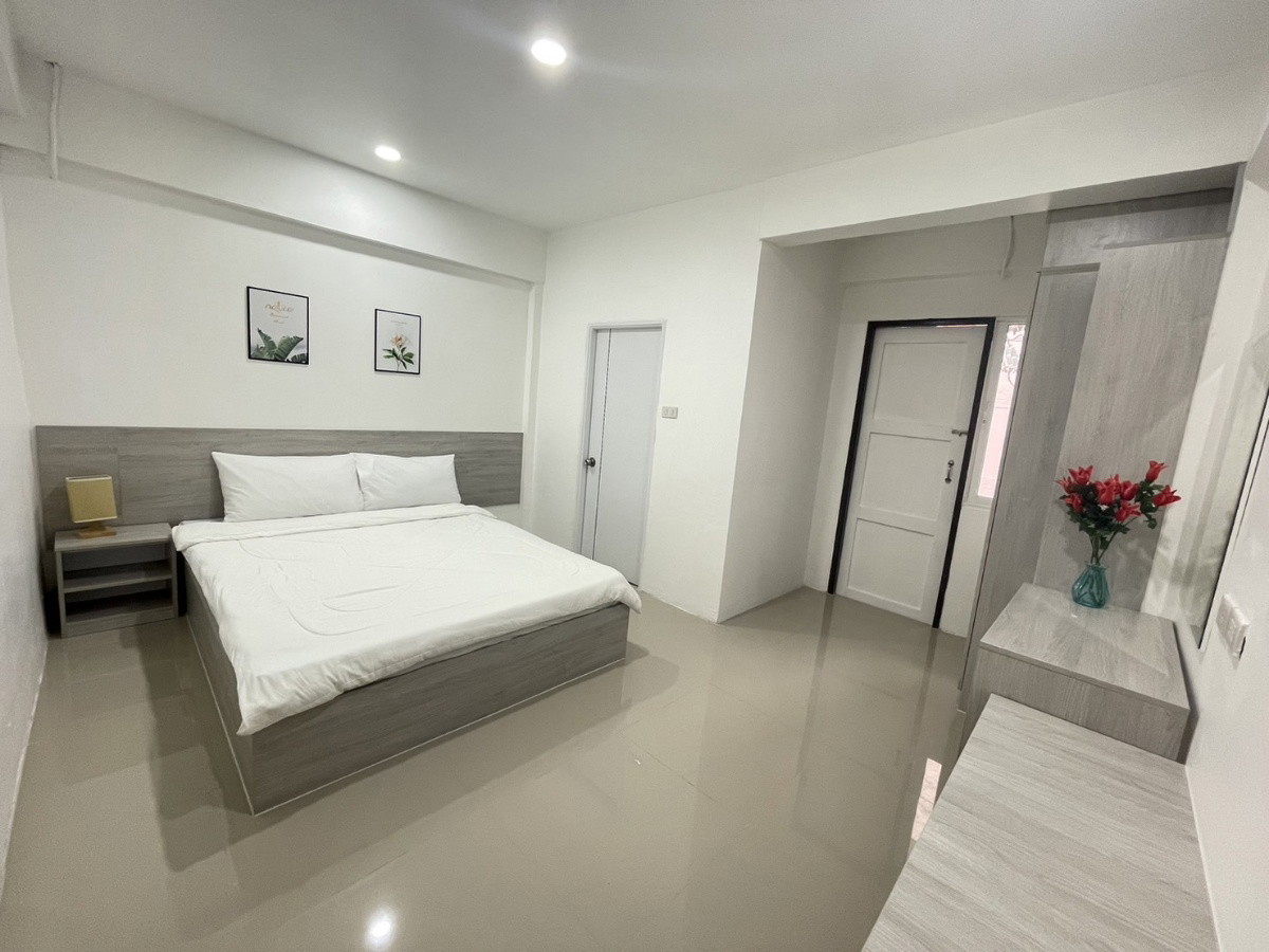 Condo · Huai Khwang, bangkok — photo 2