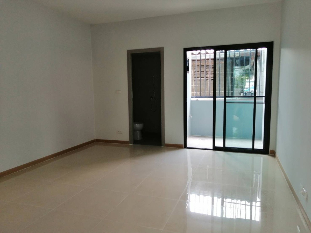 Condo · Bang Na, bangkok — photo 2
