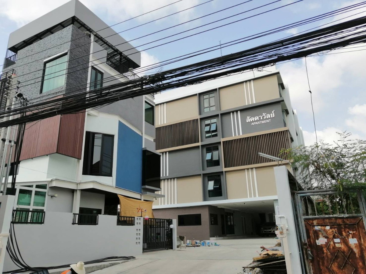 Condo · Bang Na, bangkok — photo 1