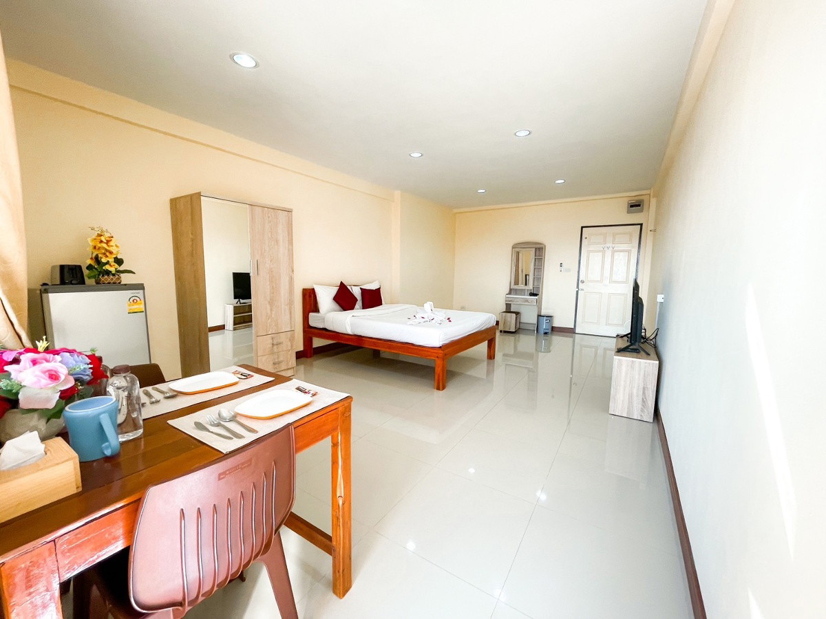 1 Bed Condo — photo 2
