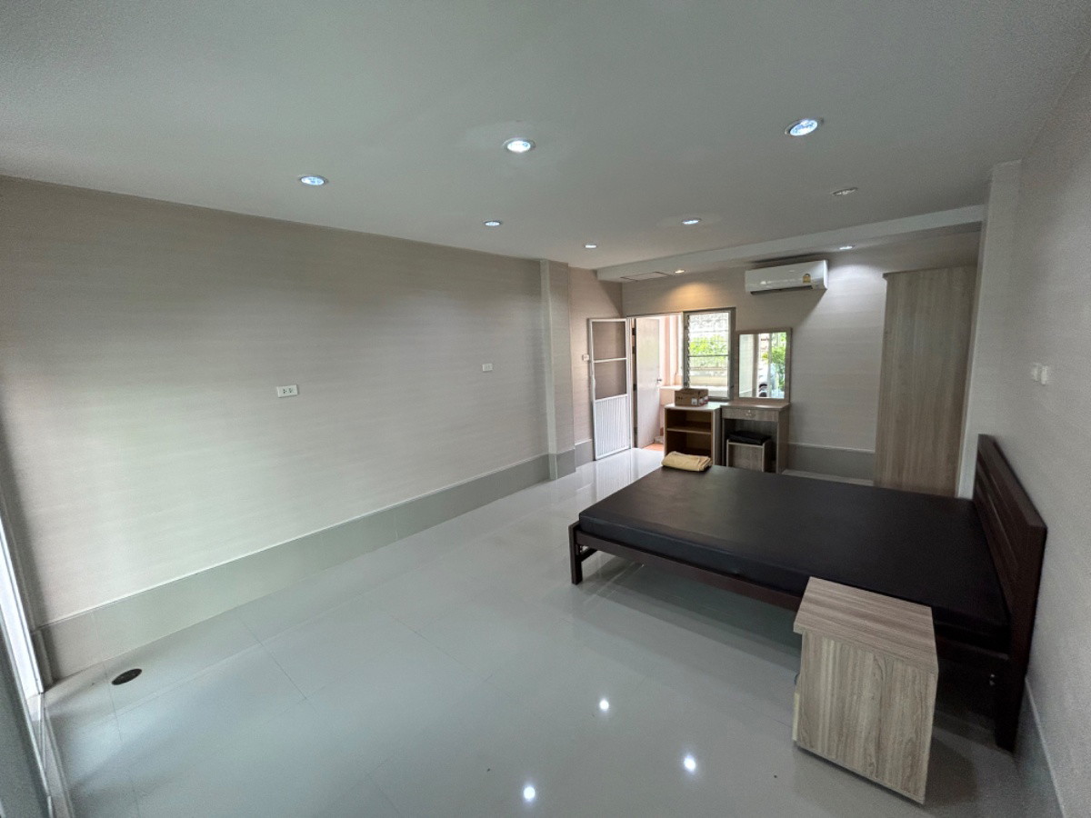 Condo · Mueang Samut Prakan — photo 5