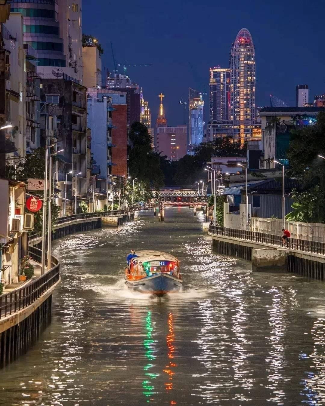 Condo · Pom Prap Sattru Phai, bangkok — photo 2