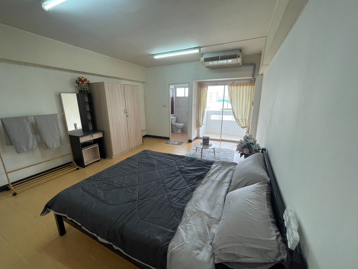 Condo · Huai Khwang, bangkok — photo 4