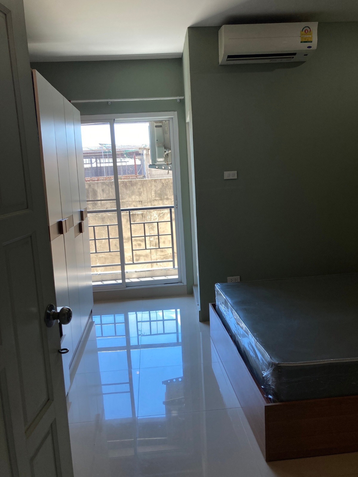 Condo · Huai Khwang, bangkok — photo 2