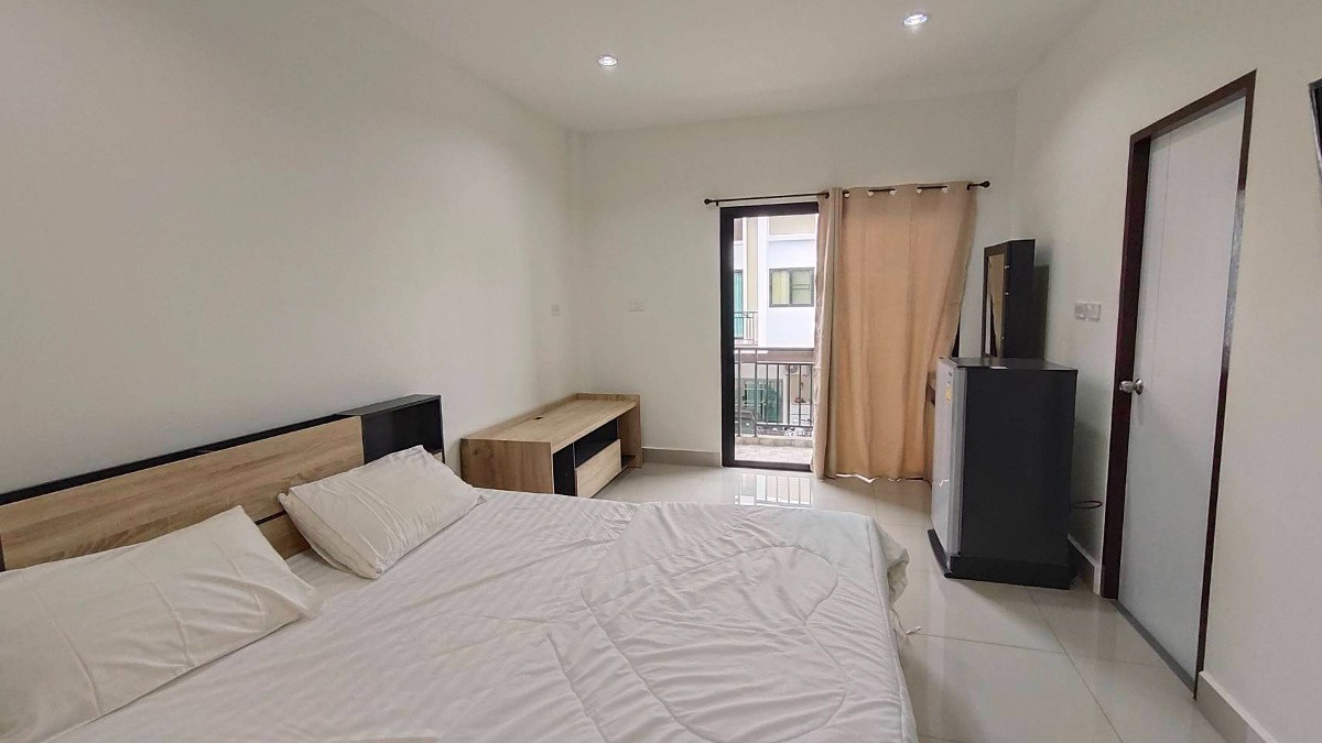 Condo — photo 1