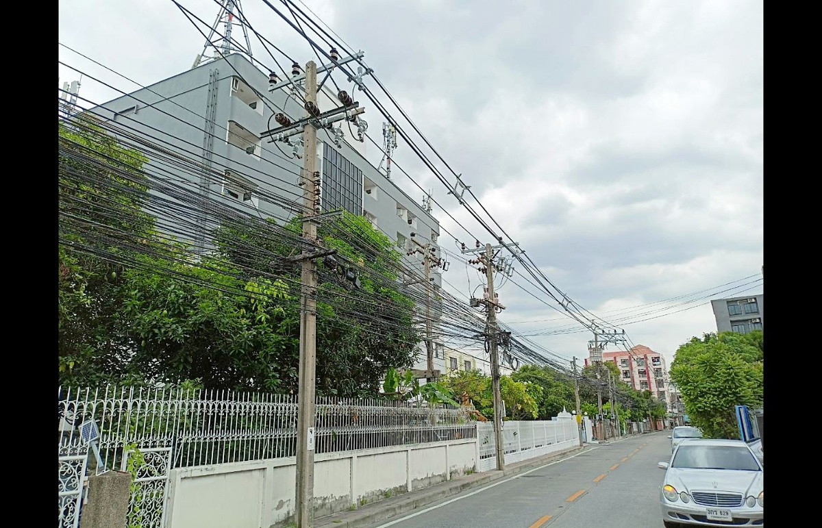 Condo · Wang Thonglang, bangkok — photo 3