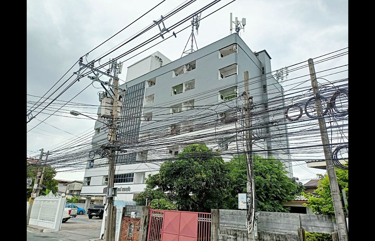 Condo · Wang Thonglang, bangkok — photo 1